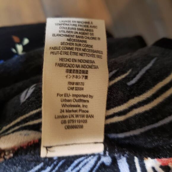 Free People Floral Sleeveless Wrap Tunic Top Size Small Black & Red - Picture 13 of 16